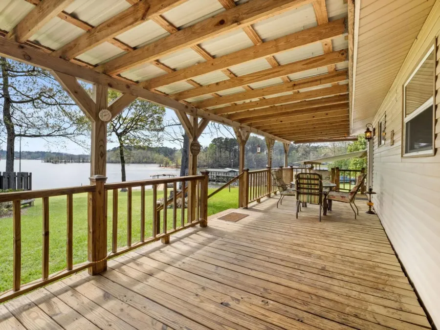 Sprawling back porch to take in all those lake views. Sprawling back porch to take in all those lake views.