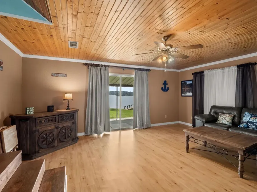 The den is nice and coszy for hanging out and spending time. The den is nice and coszy for hanging out and spending time.