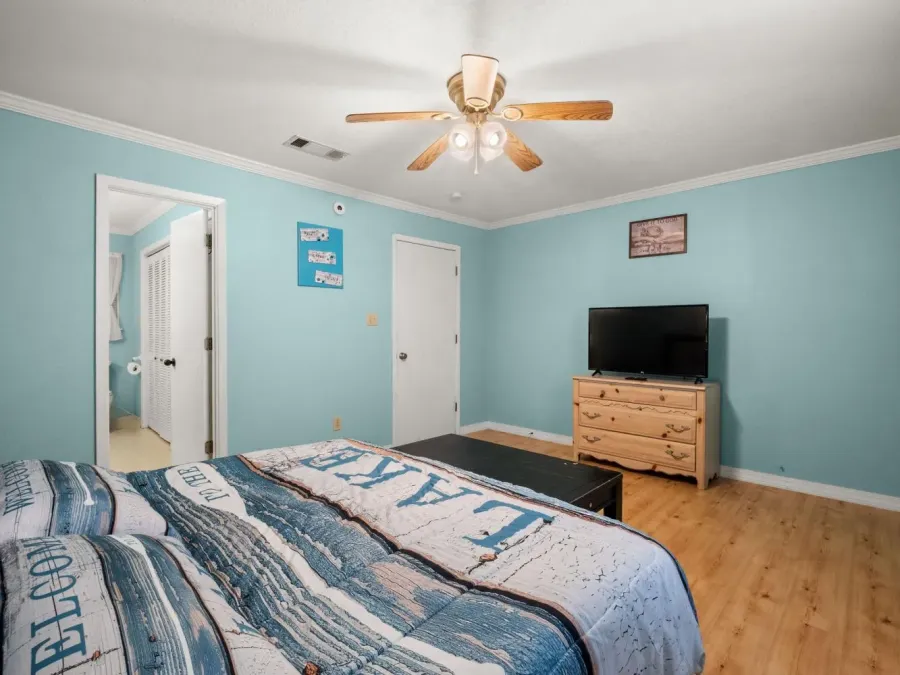 The master bedroom is plenty big The master bedroom is plenty big